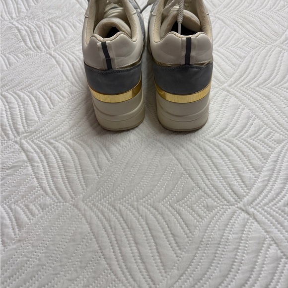 Cestfini women’s Light Blue Wedge Heel Sneakers. Size 9 - Picture 5 of 7